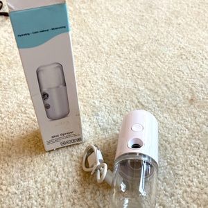 Hydrating ultrasonic super water atomizer. Charges with usb